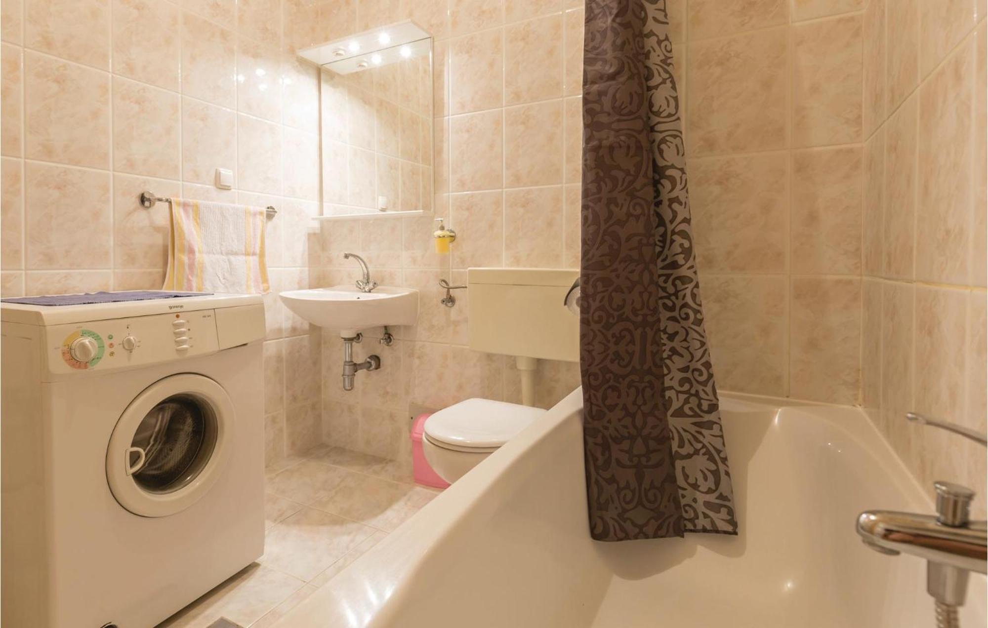 Stunning Apartment In Makarska With Kitchen エクステリア 写真