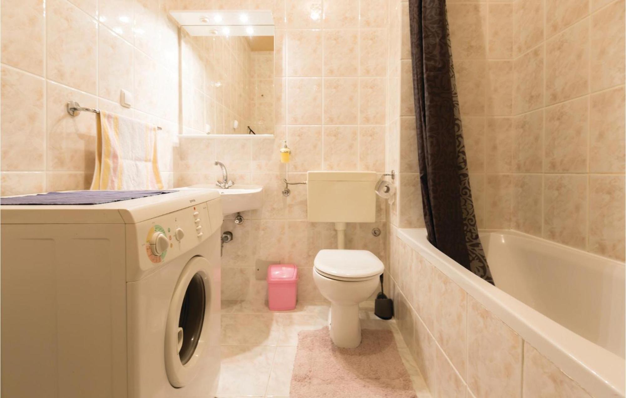 Stunning Apartment In Makarska With Kitchen エクステリア 写真