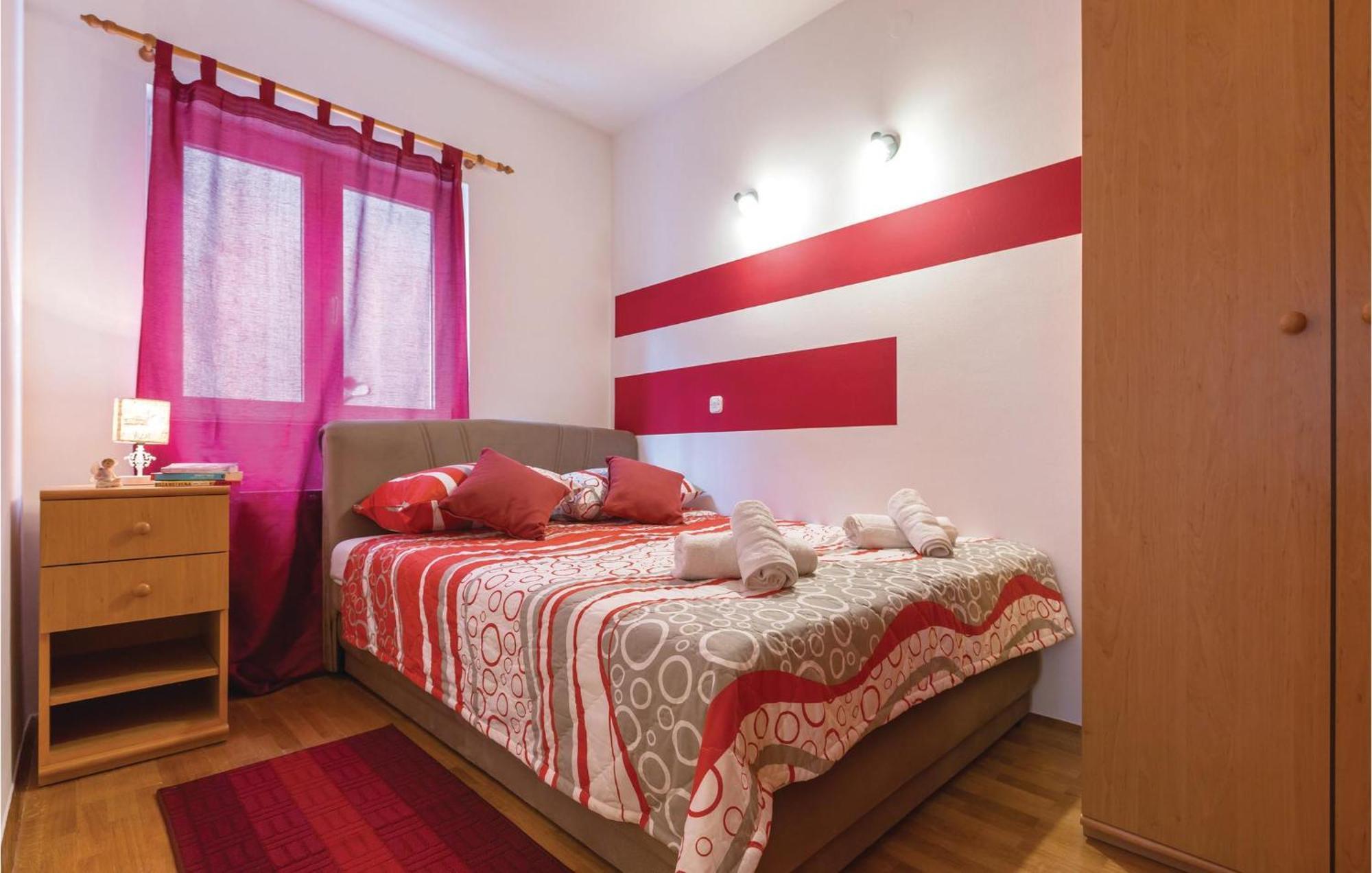 Stunning Apartment In Makarska With Kitchen エクステリア 写真