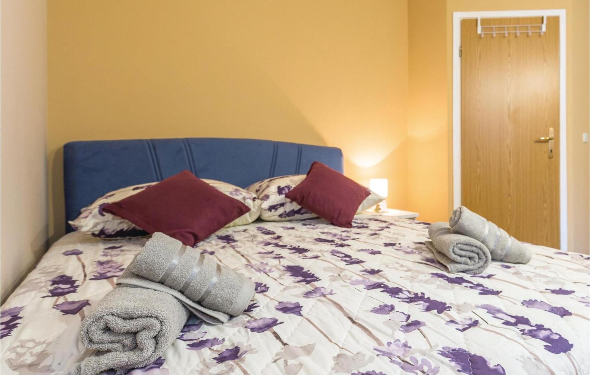 Stunning Apartment In Makarska With Kitchen エクステリア 写真