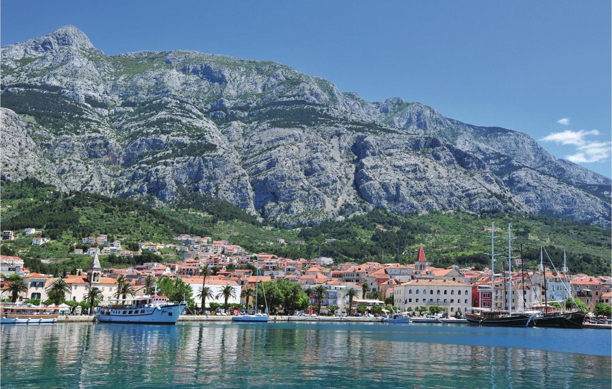 Stunning Apartment In Makarska With Kitchen エクステリア 写真