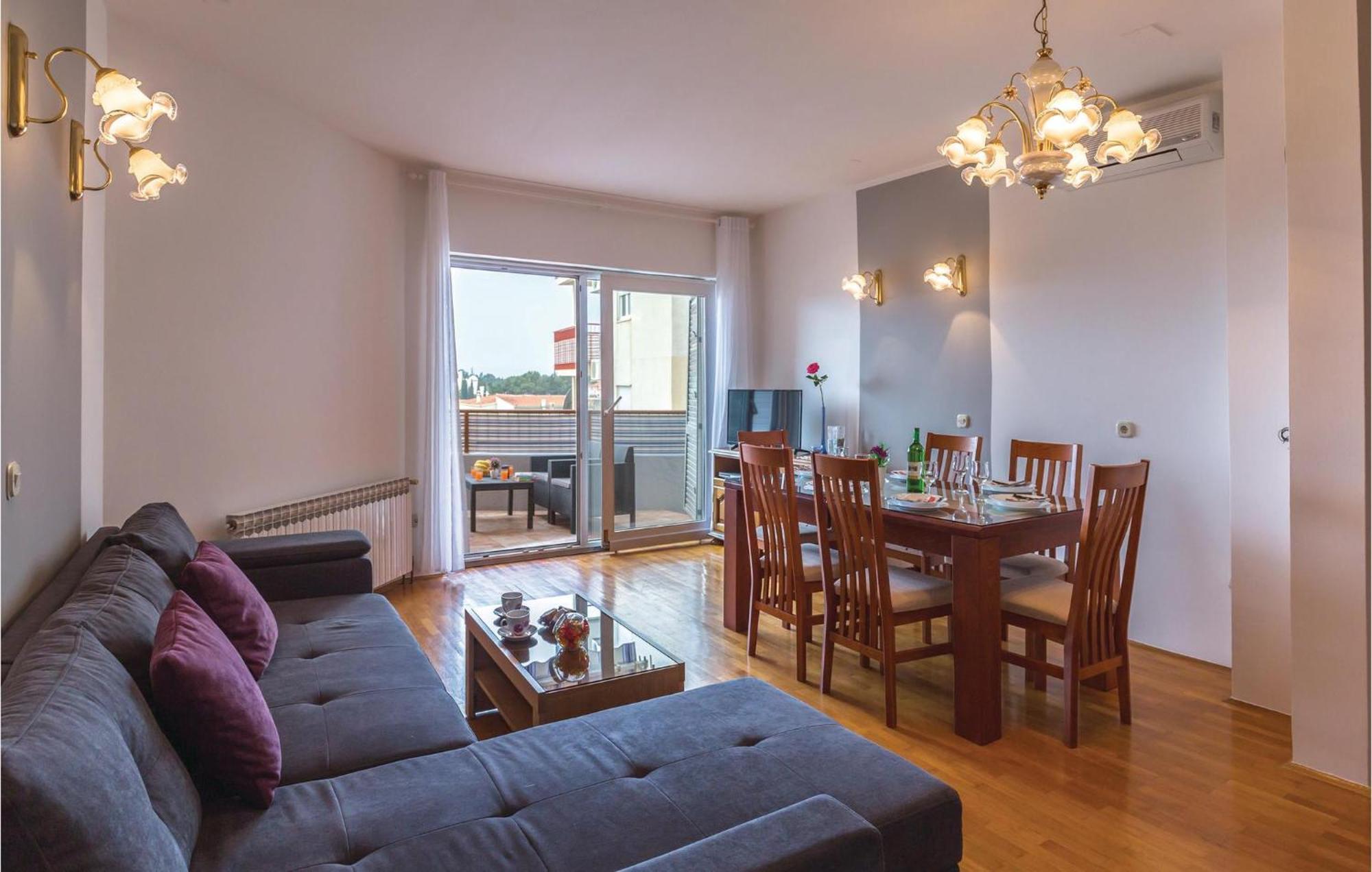 Stunning Apartment In Makarska With Kitchen エクステリア 写真
