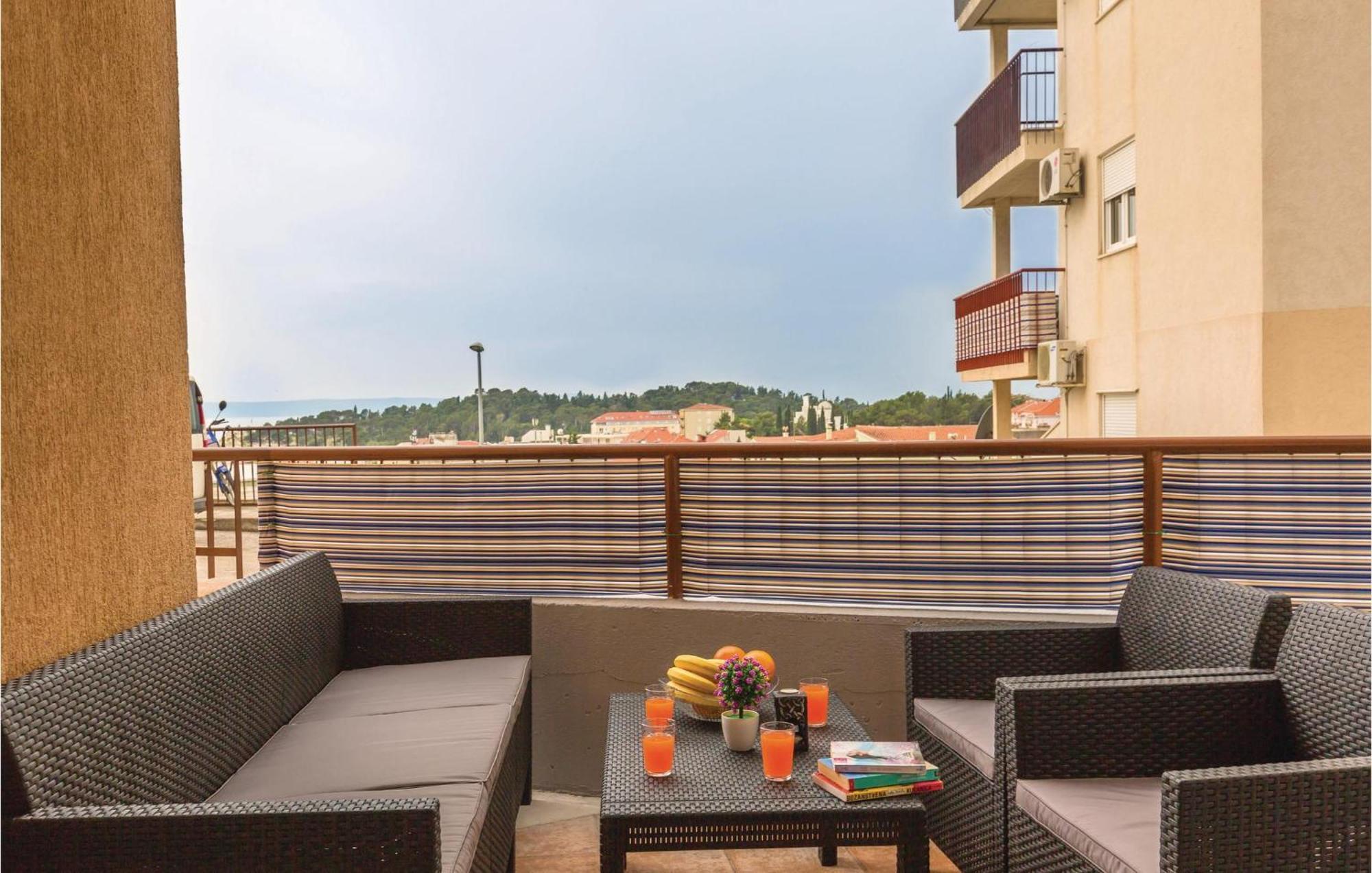 Stunning Apartment In Makarska With Kitchen エクステリア 写真